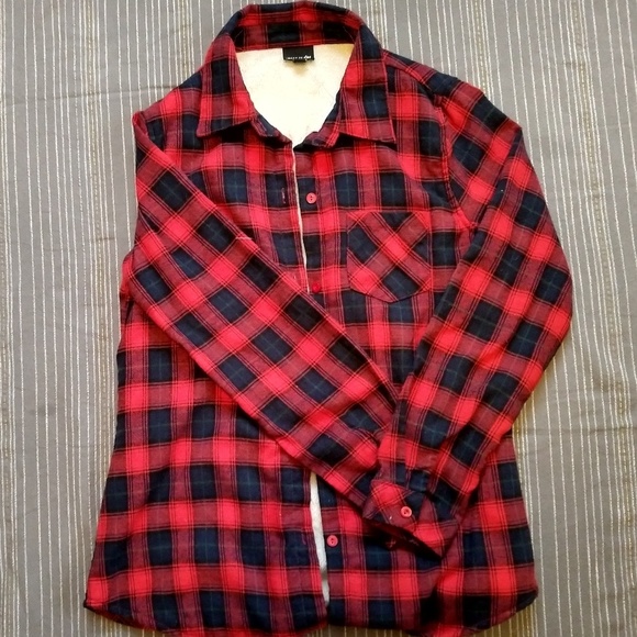 Tops - 🌠SALE🌠 Sweet Claire faux fur lined flannel med